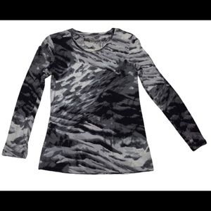 Women’s black& grey shirt